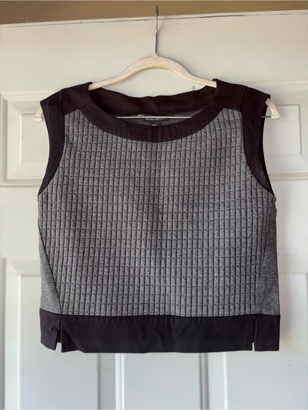 Banana Republic gray/black sleeveless crop top size XS